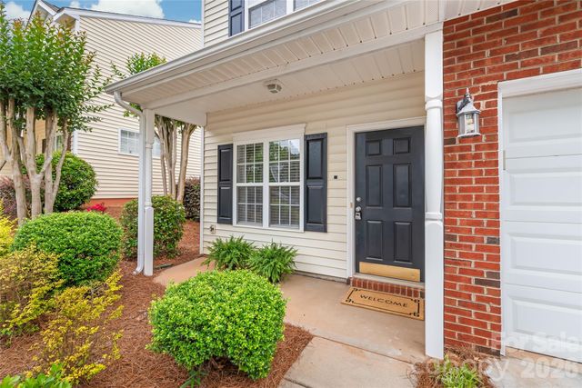15583 Stronvar House Lane, Charlotte, NC 28277