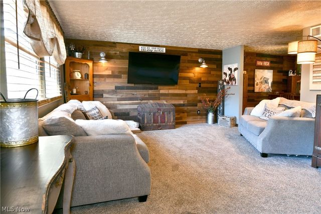 1317 Cedarwood Drive, Mineral Ridge, OH 44440