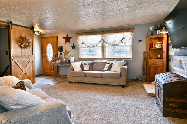 1317 Cedarwood Drive, Mineral Ridge, OH 44440