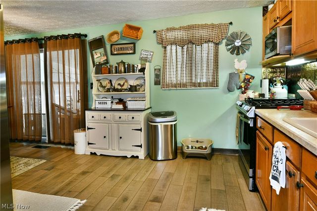 1317 Cedarwood Drive, Mineral Ridge, OH 44440