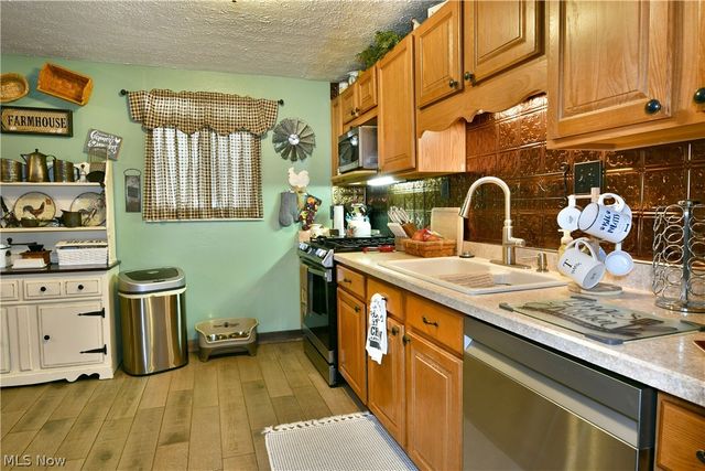 1317 Cedarwood Drive, Mineral Ridge, OH 44440