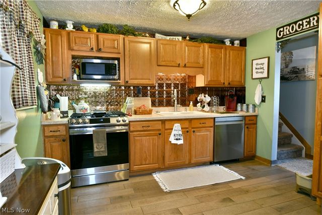 1317 Cedarwood Drive, Mineral Ridge, OH 44440