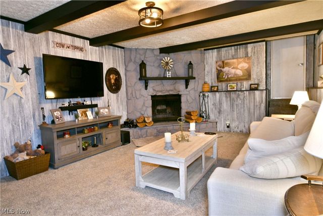 1317 Cedarwood Drive, Mineral Ridge, OH 44440