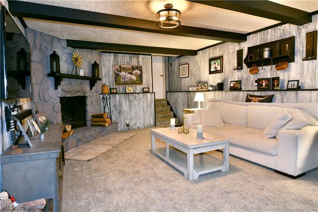 1317 Cedarwood Drive, Mineral Ridge, OH 44440