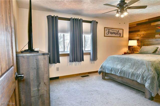 1317 Cedarwood Drive, Mineral Ridge, OH 44440