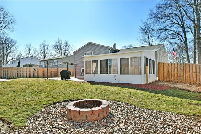 1317 Cedarwood Drive, Mineral Ridge, OH 44440