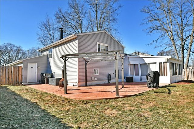 1317 Cedarwood Drive, Mineral Ridge, OH 44440