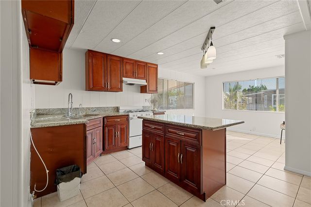 8200 Bolsa 32, Midway City, CA 92655