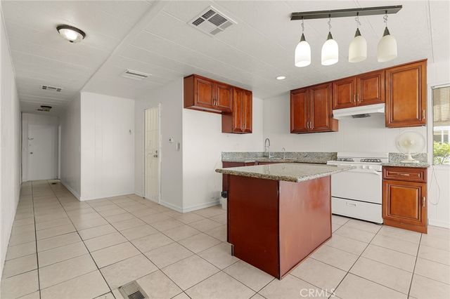 8200 Bolsa 32, Midway City, CA 92655