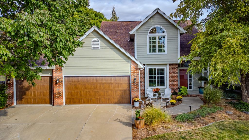 7143 Dakota Drive, West Des Moines, IA 50266