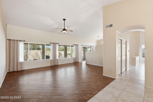 2646 E Barclay Court, Green Valley, AZ 85614