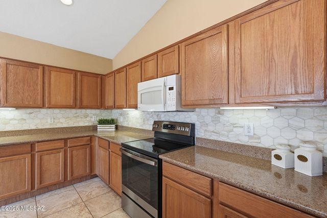 2646 E Barclay Court, Green Valley, AZ 85614