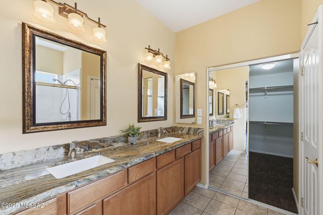 2646 E Barclay Court, Green Valley, AZ 85614