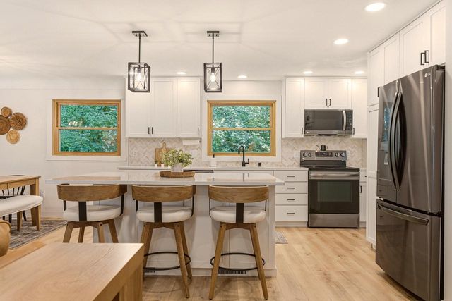 514 Oak Forest DRIVE, Onalaska, WI 54650