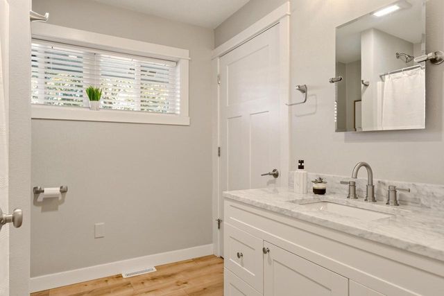 514 Oak Forest DRIVE, Onalaska, WI 54650