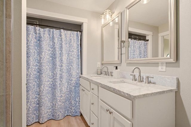 514 Oak Forest DRIVE, Onalaska, WI 54650