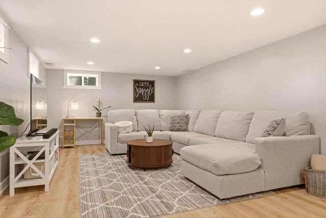 514 Oak Forest DRIVE, Onalaska, WI 54650