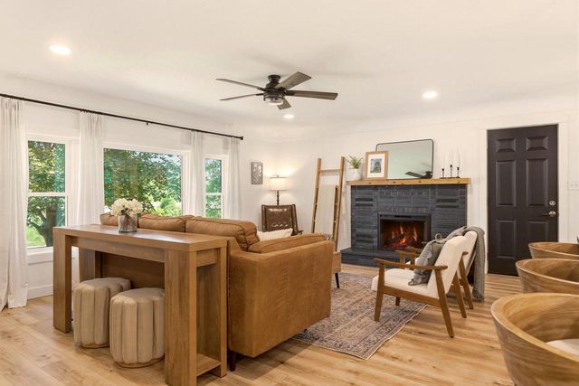 514 Oak Forest DRIVE, Onalaska, WI 54650