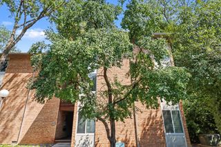 5809 Oakwood Drive D, Lisle, IL 60532