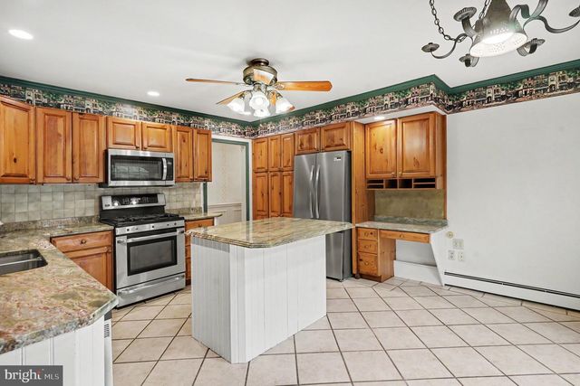 3015 OAK DR, Norristown, PA 19401