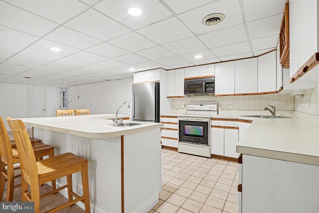 3015 OAK DR, Norristown, PA 19401