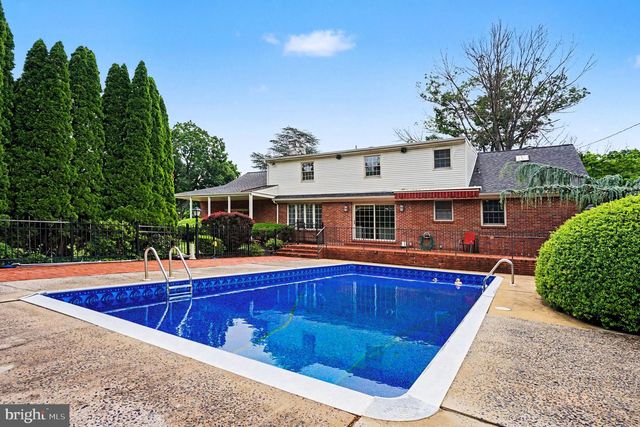 3015 OAK DR, Norristown, PA 19401