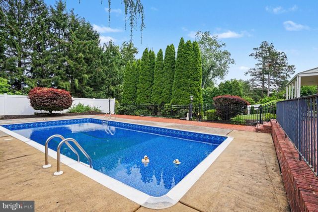 3015 OAK DR, Norristown, PA 19401