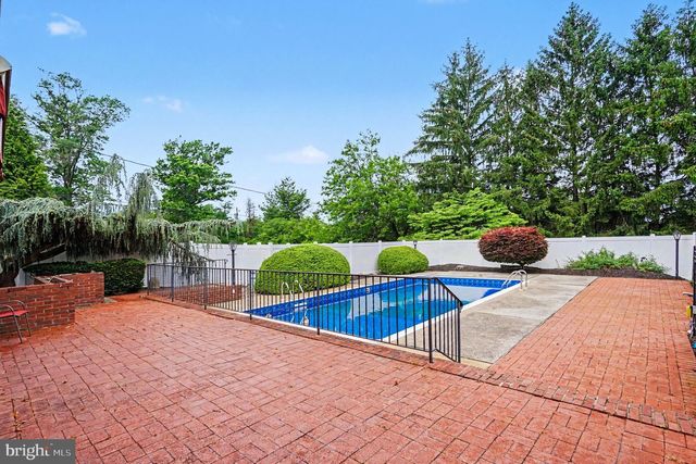3015 OAK DR, Norristown, PA 19401