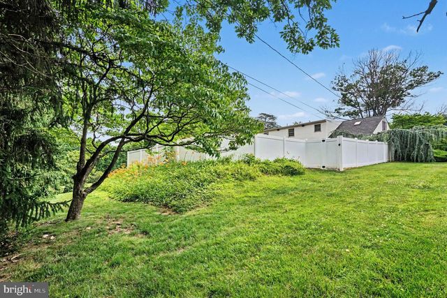 3015 OAK DR, Norristown, PA 19401