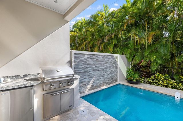 444 NE Wavecrest Way, Boca Raton, FL 33432