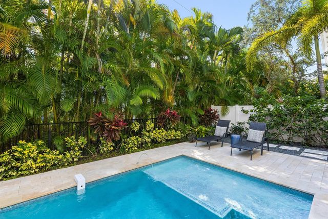 444 NE Wavecrest Way, Boca Raton, FL 33432