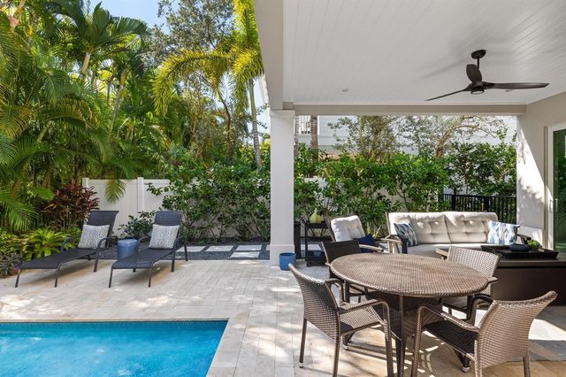 444 NE Wavecrest Way, Boca Raton, FL 33432