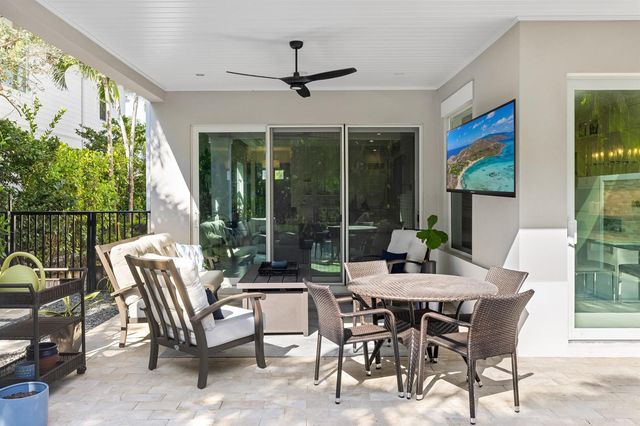 444 NE Wavecrest Way, Boca Raton, FL 33432