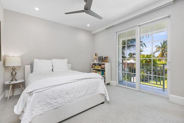 444 NE Wavecrest Way, Boca Raton, FL 33432