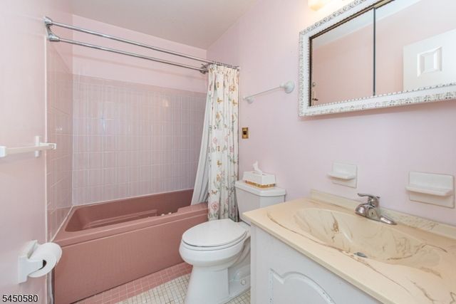 181 Long Hill Road 5, Little Falls Twp., NJ 07424