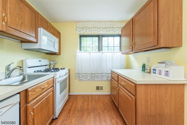 181 Long Hill Road 5, Little Falls Twp., NJ 07424