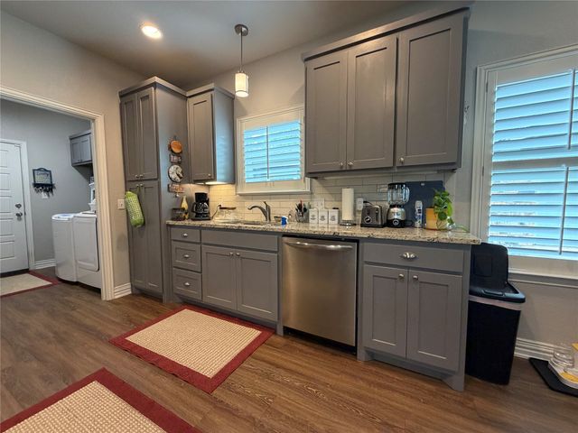 102 N McKown Avenue N, Sherman, TX 75092