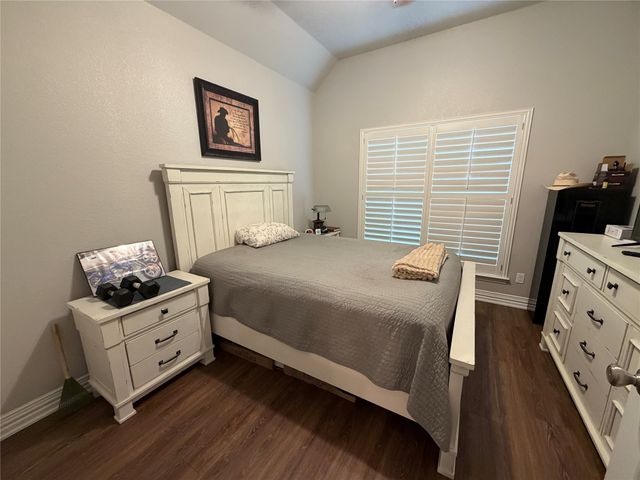 102 N McKown Avenue N, Sherman, TX 75092