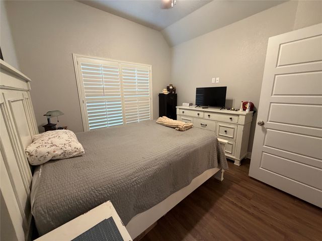 102 N McKown Avenue N, Sherman, TX 75092