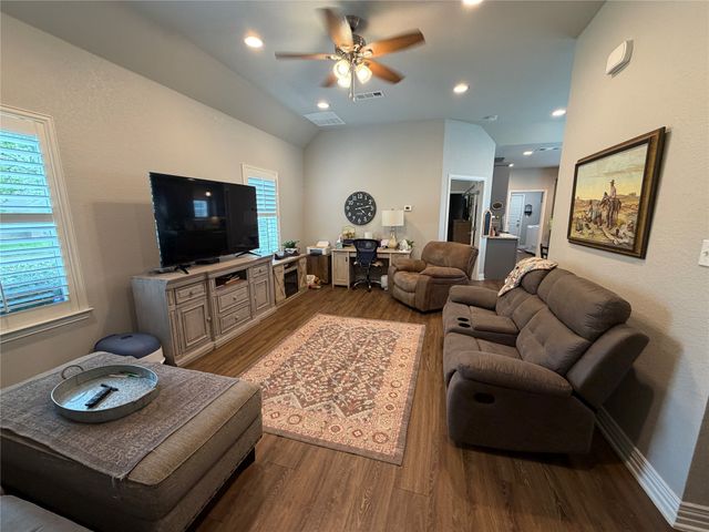 102 N McKown Avenue N, Sherman, TX 75092