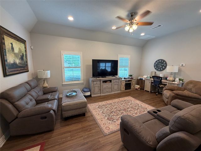 102 N McKown Avenue N, Sherman, TX 75092