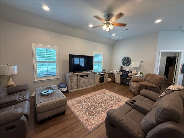 102 N McKown Avenue N, Sherman, TX 75092