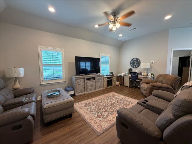 102 N McKown Avenue N, Sherman, TX 75092