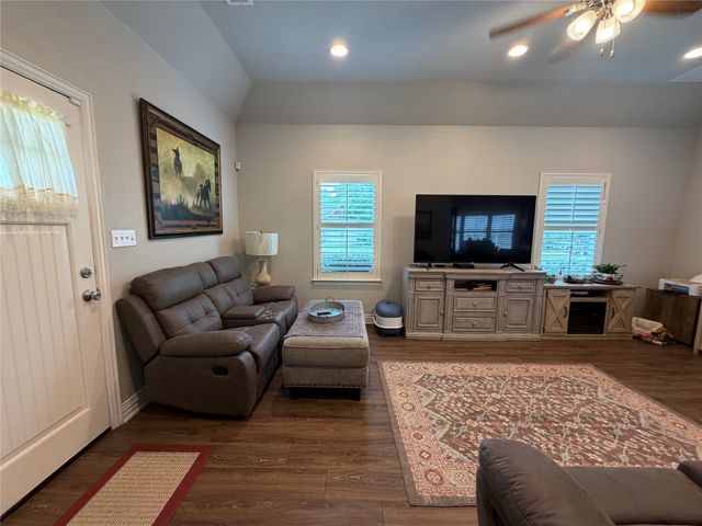 102 N McKown Avenue N, Sherman, TX 75092