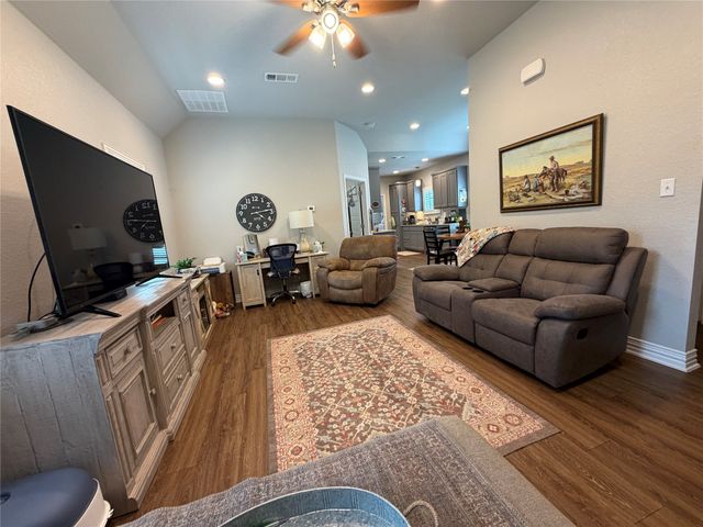 102 N McKown Avenue N, Sherman, TX 75092