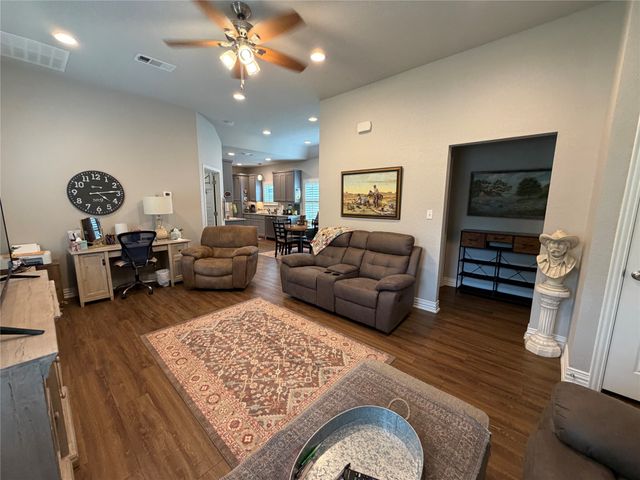 102 N McKown Avenue N, Sherman, TX 75092