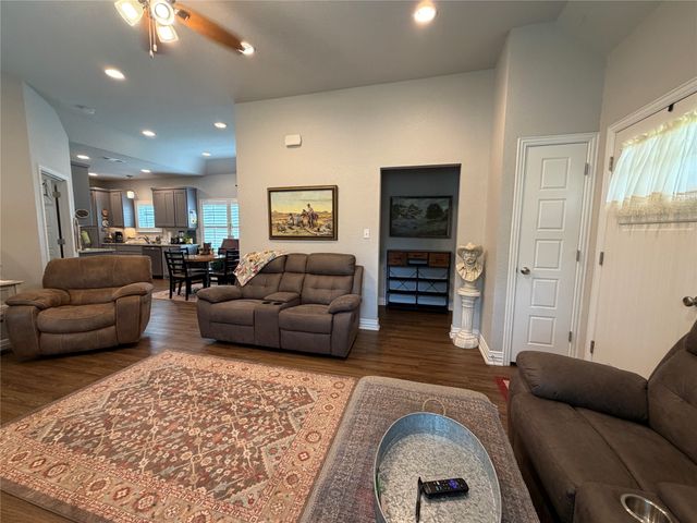 102 N McKown Avenue N, Sherman, TX 75092