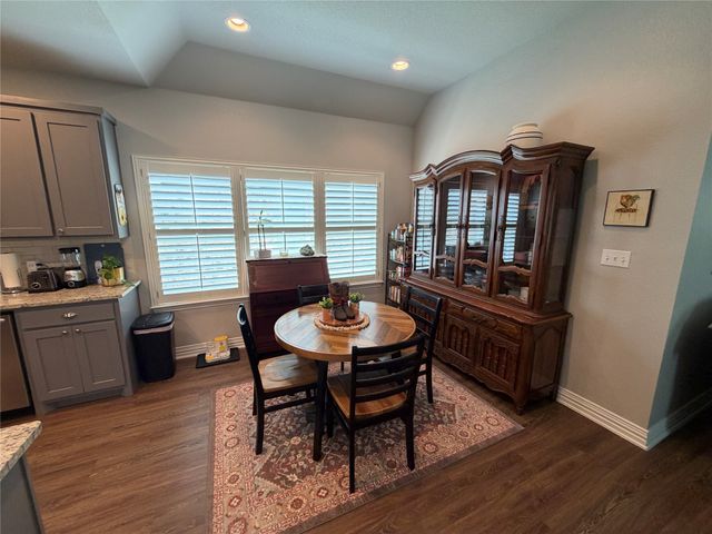 102 N McKown Avenue N, Sherman, TX 75092