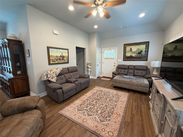 102 N McKown Avenue N, Sherman, TX 75092