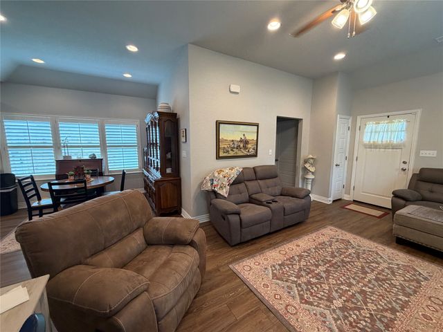 102 N McKown Avenue N, Sherman, TX 75092
